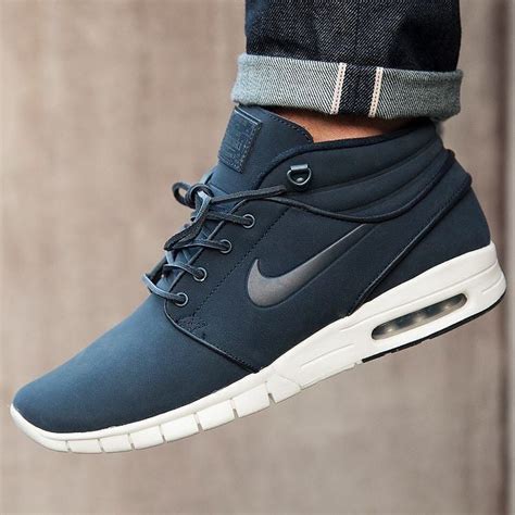 casual nike shoes for men.